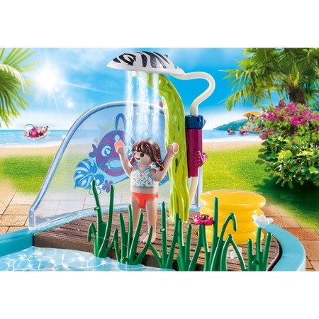 Piscina cu pistol de apa